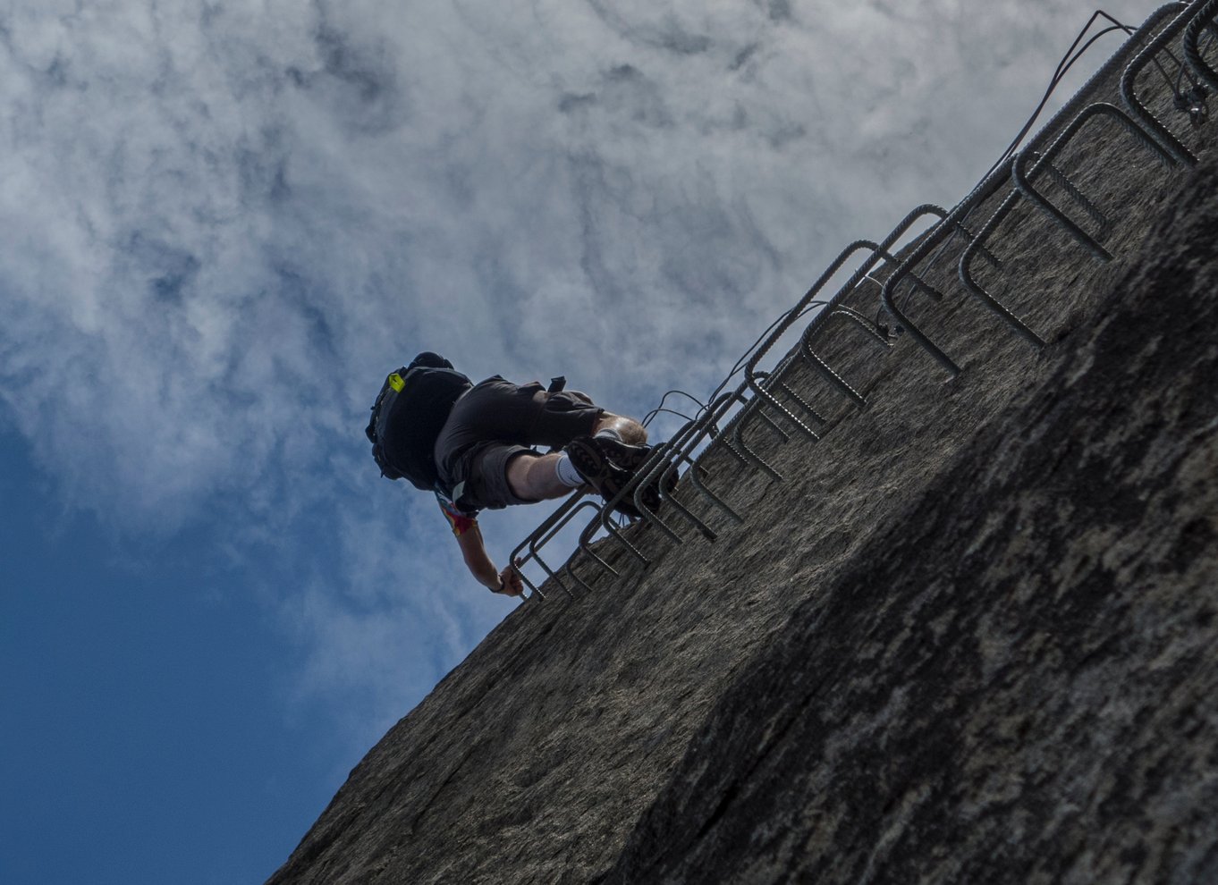 Odda: Heldagstur til Trolltunga med vandring og klatring