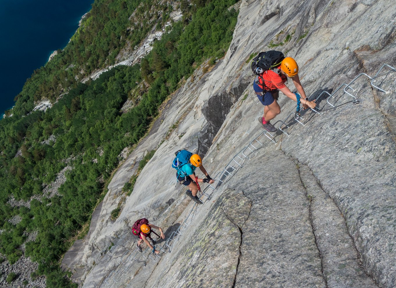 Odda: Heldagstur til Trolltunga med vandring og klatring