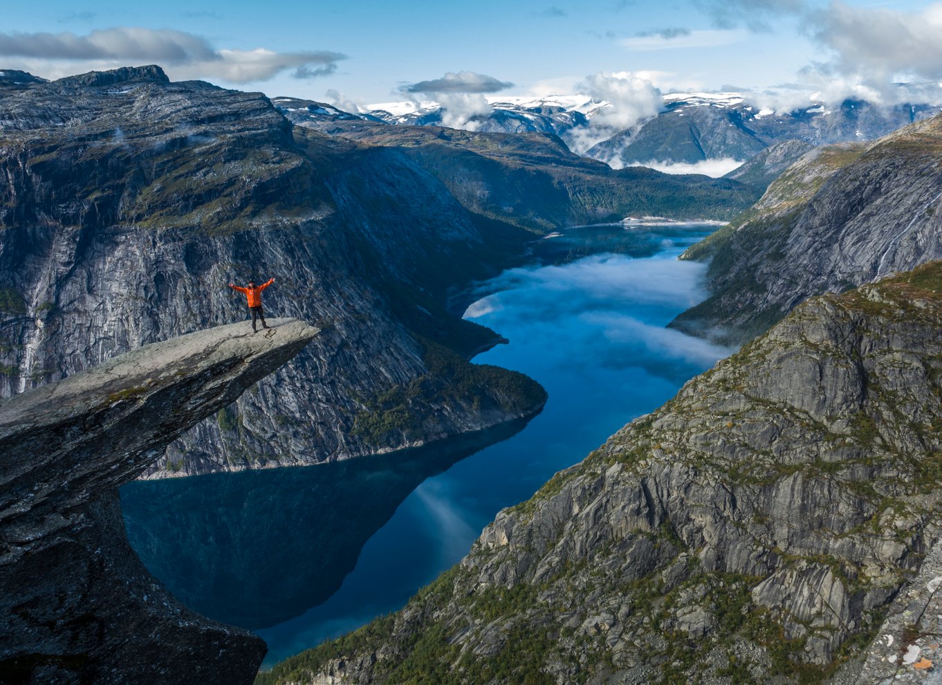 Odda: Heldagstur til Trolltunga med vandring og klatring