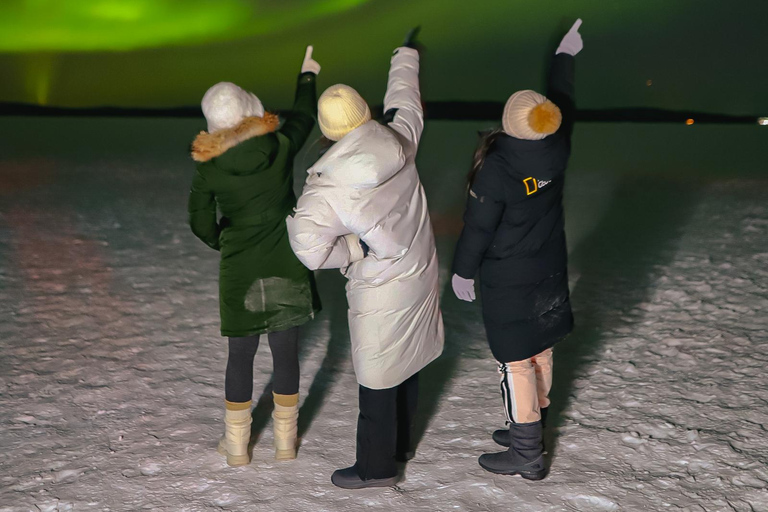 Saariselkä,Kakslauttanen: Aurora Hunting & Photography Tour. Private Aurora Hunting & Photography Tour By Minivan