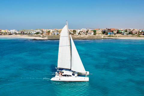 3-godzinna przygoda katamaranem na wodach wyspy Sal