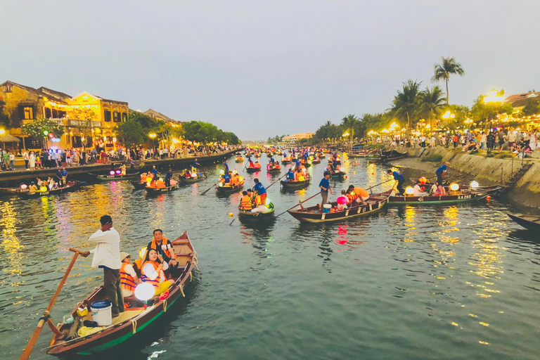 Hoi An: Boottocht met lantaarns op de Hoai rivier