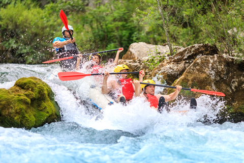 De Split/Šestanovac: Excursão de rafting nas águas brancas do rio CetinaPonto de encontro no acampamento base em Šestanovac (SEM transfer)