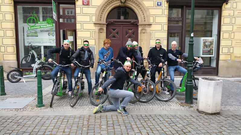 Praga: 2 ore e-motorino HUGO Bike Piccolo gruppo Tour | GetYourGuide