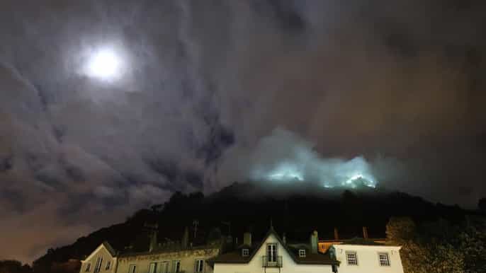passeio privado à noite de sintra histórias das montanhas