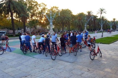 Barcelona: 3-godzinna wycieczka rowerowa z hiszpańskimi tapasBarcelona: 3,5-godzinna wycieczka rowerowa z hiszpańskimi tapas