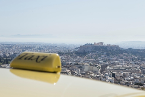 Atenas: recorrido privado en automóvil de lujo por lo más destacado de la ciudadRecogida en el puerto del Pireo