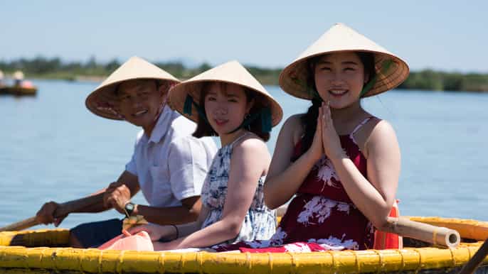 basket boat and cooking class from da nang