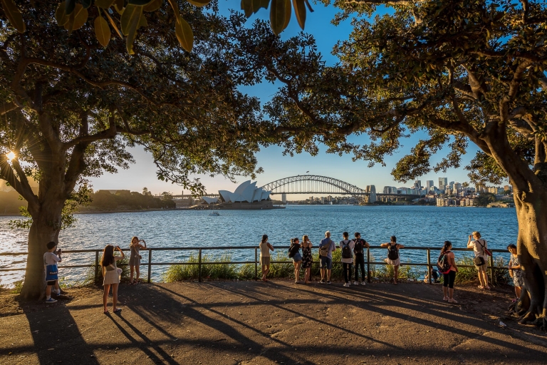 Sydney: Sydney Highlights Night Tour met lokale fotograafSydney: zonsondergang geheime fotohotspots met wijn en kaas