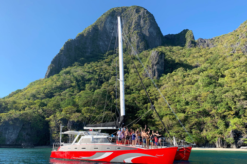 El Nido: Heldags Premium Island Hopping katamarankryssningÖhoppa i El Nido med premium catamaran, grupprundtur