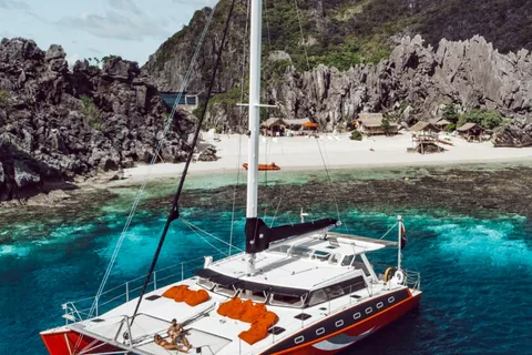 El Nido: Full-Day Premium Island Hopping Catamaran Cruise
