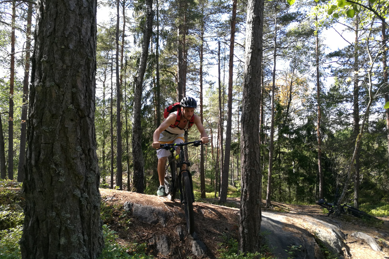 Sztokholm: Przygoda na rowerze górskim dla doświadczonych kolarzyKolarstwo górskie w sztokholmskich lasach dla doświadczonych kolarzy