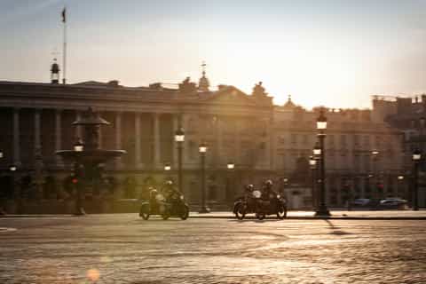 Paris: Romantic Sidecar Tour by Night with Champagne
