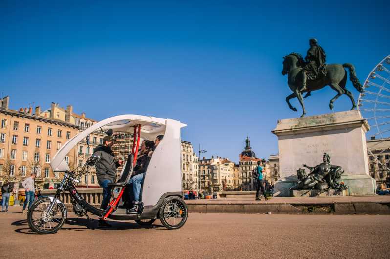Lyon: Guided City Sights Pedicab Tour