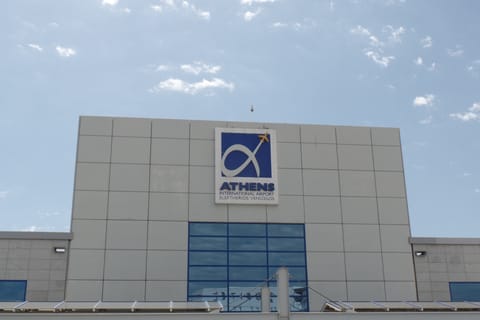 Private transfer between Athens airport and Athens hotels