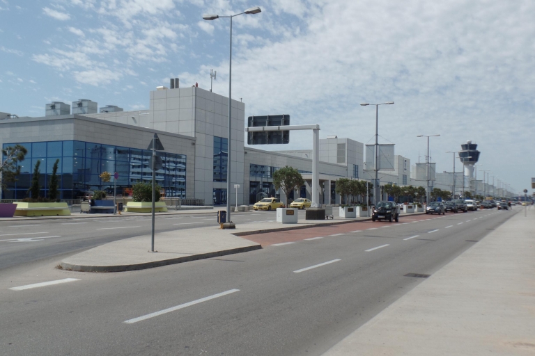 Prywatny transfer między lotniskiem w Atenach a PireusemTransfer z portu w Pireusie na lotnisko
