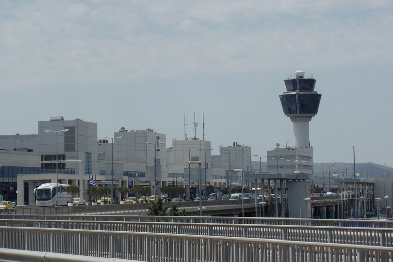 Transferência privada entre o aeroporto de Atenas e o porto de PireuTransfer do aeroporto para o Pireu