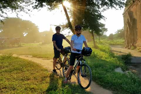 Bagan: Fahrrad- und Bootstour bei Sonnenuntergang