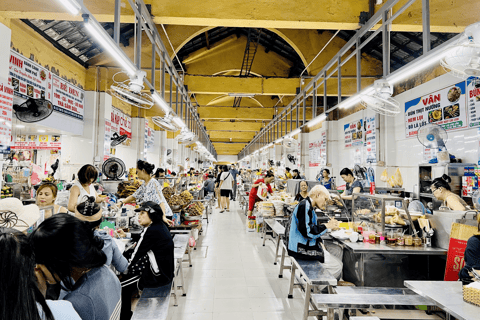 Da Nang: Walking Street Food Tour with Local Guide Group Tour (English)