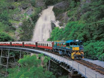 Cairns: Skyrail taubane til Kuranda og togbilletter