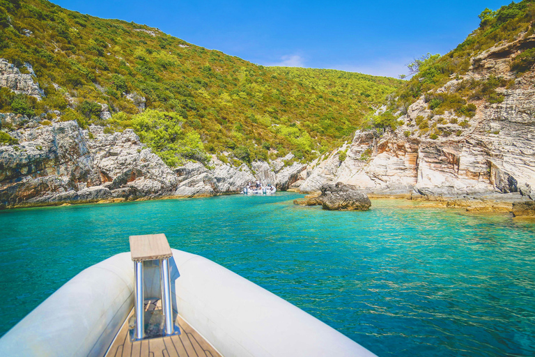 Spalato: Grotta Azzurra, Hvar e 5 isole con biglietto d&#039;ingressoTour di gruppo da Spalato