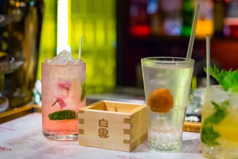 東京:高級酒、カクテル、ウイスキーのペアリングツアー