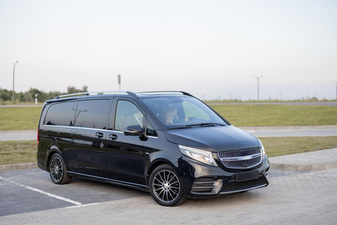 Wroclaw: Airport Private Transfer Wroclaw: Round-Trip Airport Private Transfer