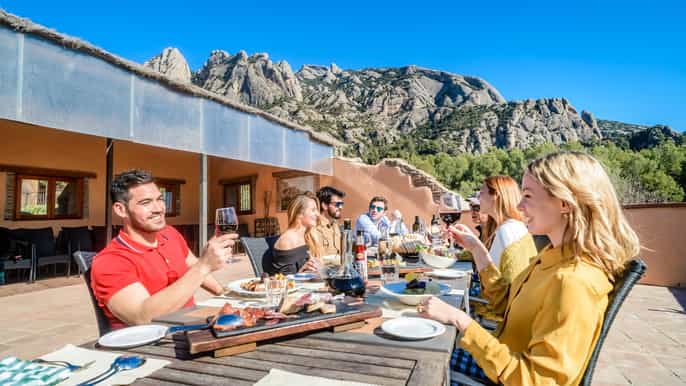 barcelona kloster montserrat mittagessen auf einer farm