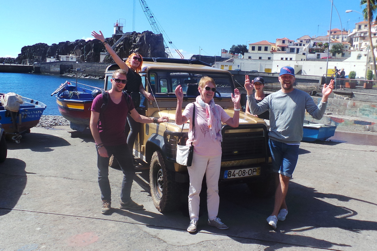 Visite privée d'une demi-journée à Madère Est ou Ouest en Jeep à toit ouvertExcursion d'une demi-journée privée à Madère-Est ou à l'Ouest par Jeep Open-Top