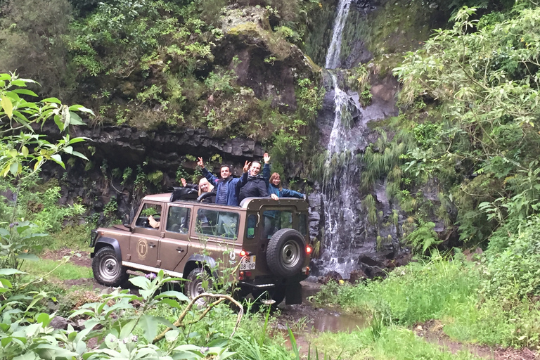 Madeira: Excursão de 1 dia em jipe particular a leste ou oesteMadeira: Excursão Privada de Jeep de Dia Inteiro (Leste ou Oeste)