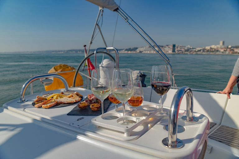 Lisbon: Private Tagus River Yacht TourLisbon: Private Tagus River Yacht Tour 2-Hours