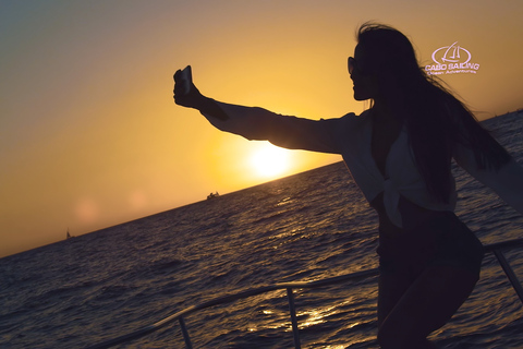 Los Cabos : Croisière partagée au coucher du soleilCroisière partagée à la voile au coucher du soleil à Cabo San Lucas SY
