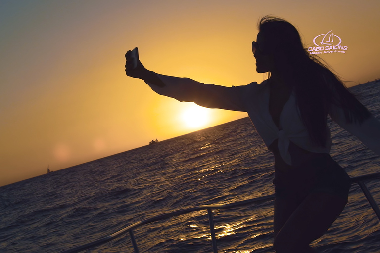 Los Cabos : Croisière partagée au coucher du soleilCroisière partagée à la voile au coucher du soleil à Cabo San Lucas SY