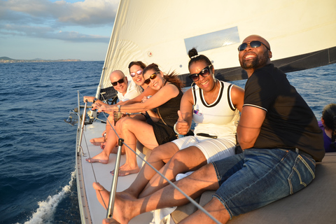 Los Cabos : Croisière partagée au coucher du soleilCroisière partagée à la voile au coucher du soleil à Cabo San Lucas SY