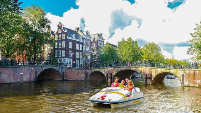 amsterdam 1 hour pedal boat rental