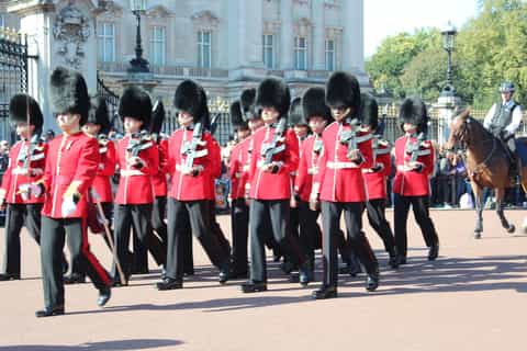 London: VIP Changing of the Guard and Hard Rock Cafe Tour