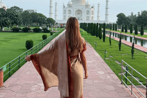 Da Delhi: tour del Taj Mahal e di Agra in treno espresso GatimaanTutto incluso: treno con vagone ristorante, auto, guida, biglietto, pranzo