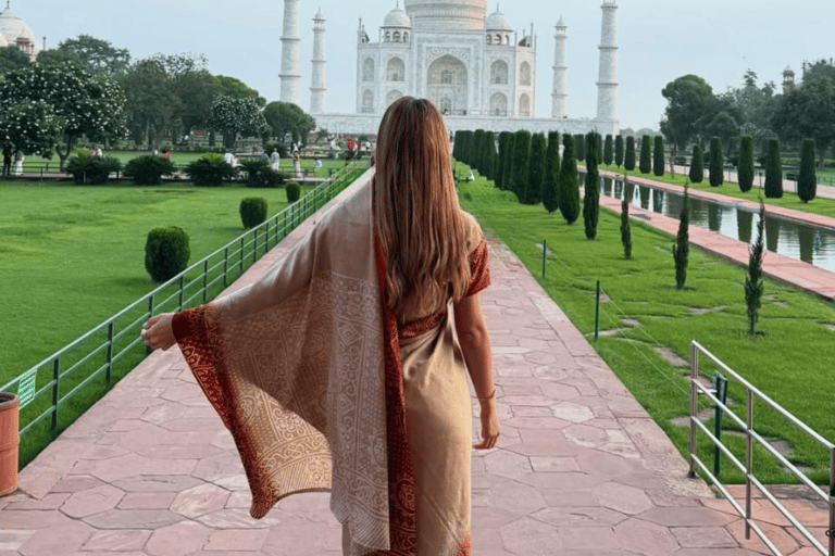 Da Delhi: tour del Taj Mahal e di Agra in treno espresso GatimaanTutto incluso: treno con vagone ristorante, auto, guida, biglietto, pranzo