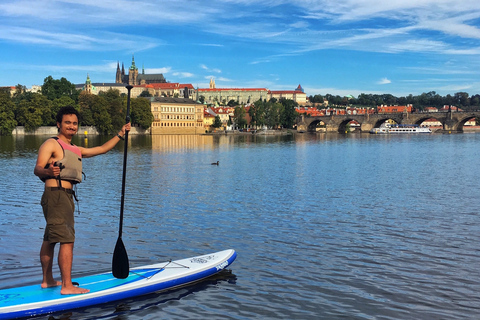Praga: 2 ore di paddle boarding nel centro cittàPraga: 2 ore di paddle boarding nel centro della città