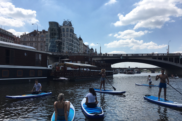 Praga: 2 ore di paddle boarding nel centro cittàPraga: 2 ore di paddle boarding nel centro della città