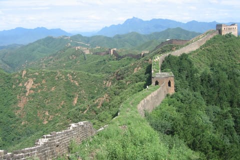 Self-guided challenging hiking from Jinshanling to Gubeikou