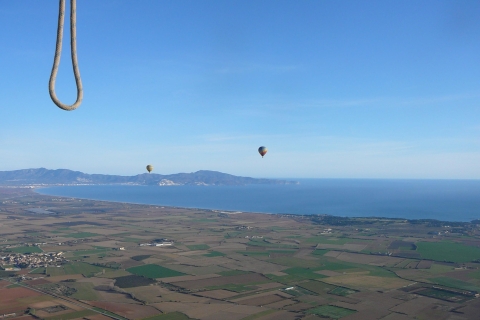 Costa Brava: Flug im Heißluftballon mit katalanischem FrühstückFamilienflug: 2 Erwachsene und 2 Kinder (geteilt)
