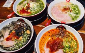Tokyo: Ramen Tasting Tour with 6 Mini Bowls of Ramen