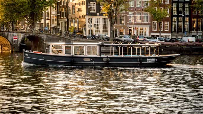 amsterdam canal cruise with a native german guide