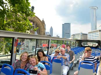 Frankfurt: Hop-On/Hop-Off Skyline oder Express City Tour Frankfurt: Hop-On/Hop-Off Skyline oder Express City Tour