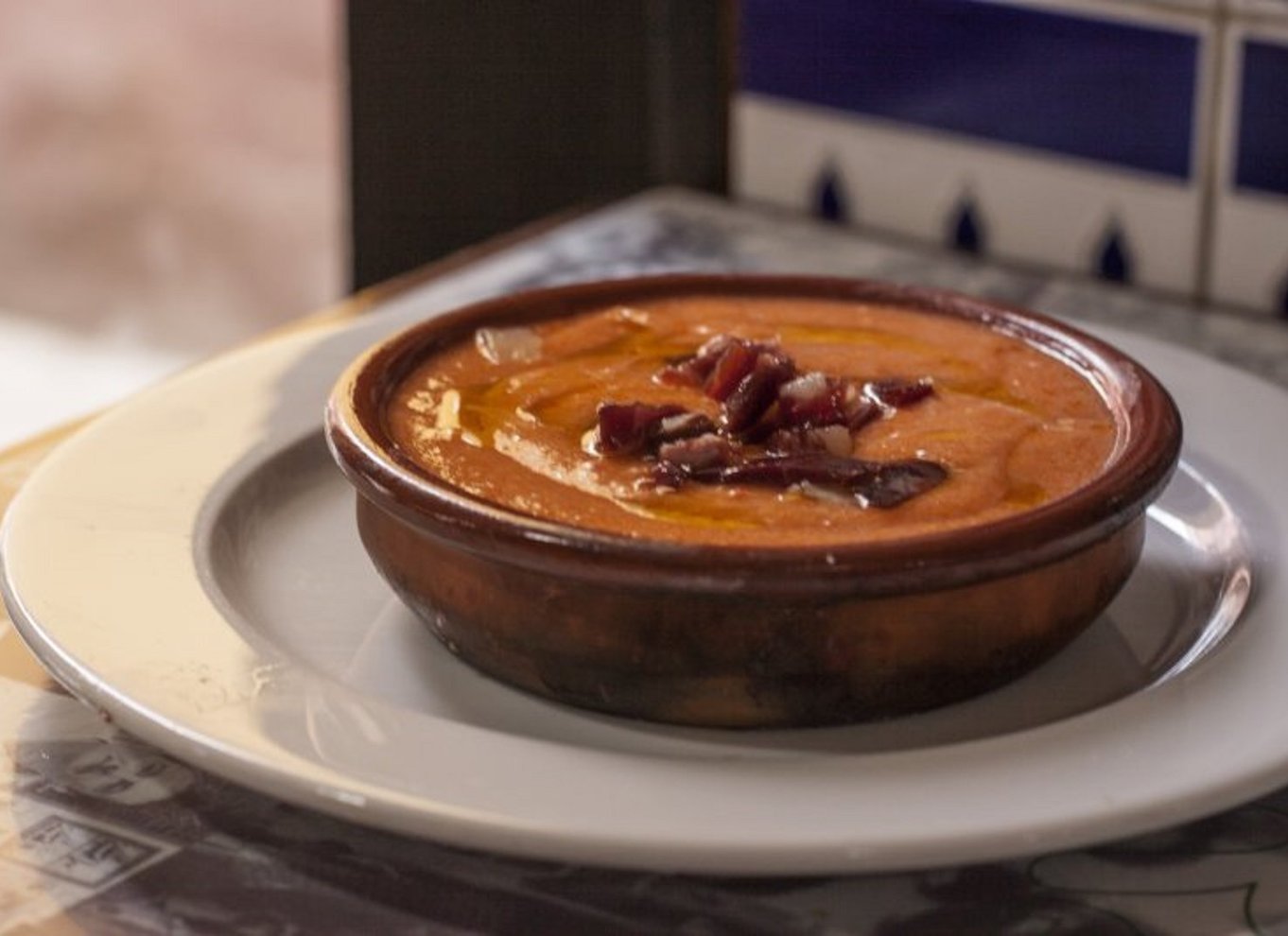 Sevilla: Madtur med 10 smagsprøver af tapas, skinke, churros