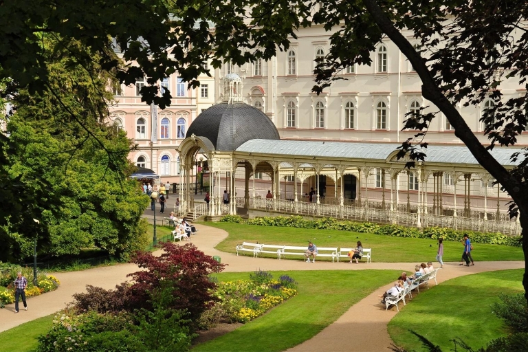 Termas de Karlovy Vary, tour desde Praga con almuerzoTour compartido con almuerzo, entradas y recogida
