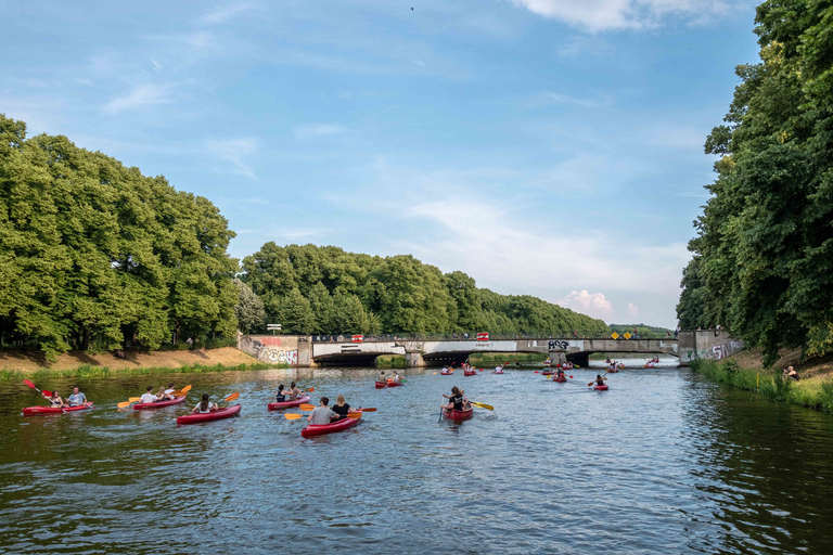 Leipzig: Karl-Heine-Canal 2 - Hour Canoe Tour