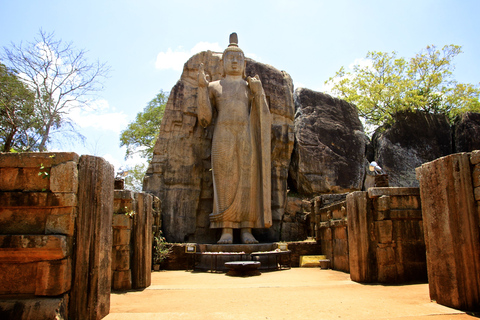 Da Negombo: Escursione di una giornata intera alla città Unesco di AnuradhapuraDa Negombo: viaggio di un&#039;intera giornata nella città UNESCO di Anuradhapura