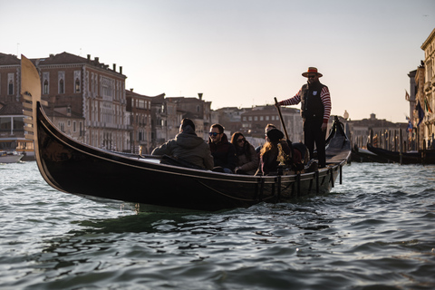 Venezia: gondola e tour guidato della basilica di San MarcoTour mattutino in spagnolo